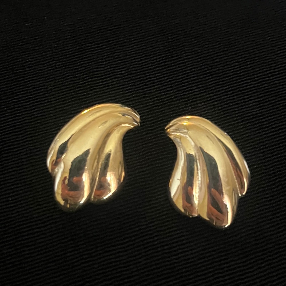 Vintage‎ Gold Tone Sculptural Leaf Earrings 1.25" Pierced Statement
